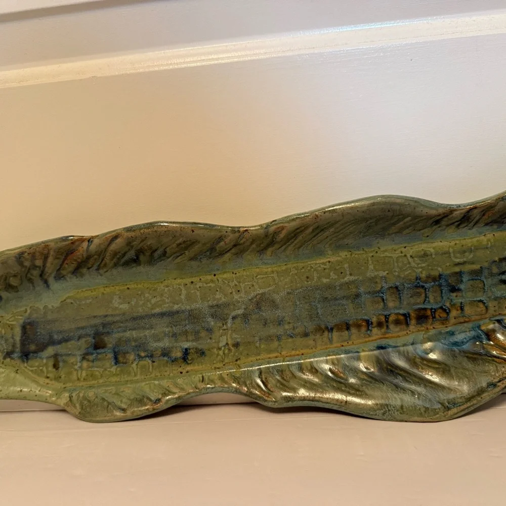 HUDSON VALLEY POTTERY PLATTER GREEN FISH TRAY SERVEWARE USA HANDMADE DETAILS
